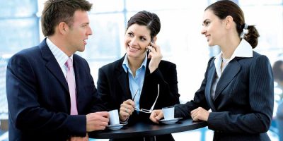 Lợi ích thật sự từ việc kết thân với đồng nghiệp bạn nên biết
