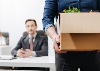 Khi nhân viên giỏi xin nghỉ việc, bạn nên phản ứng như thế nào?