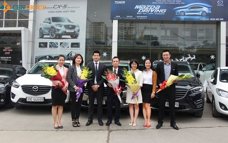Cen Group tặng xe cho CBNV xuất sắc (Nguồn: Cen Group)