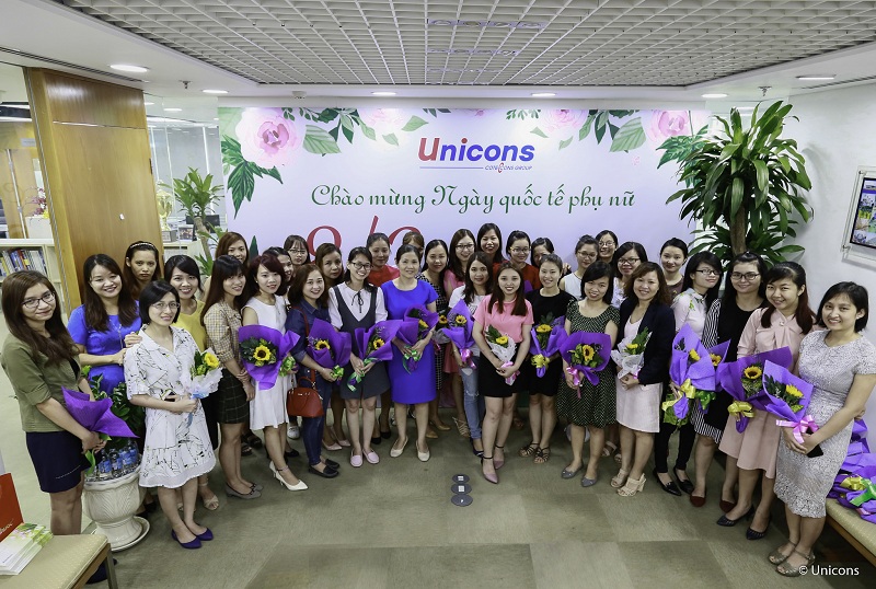Unicons tặng quà và tri ân ngày Quốc tế phụ nữ (Source: Unicons)