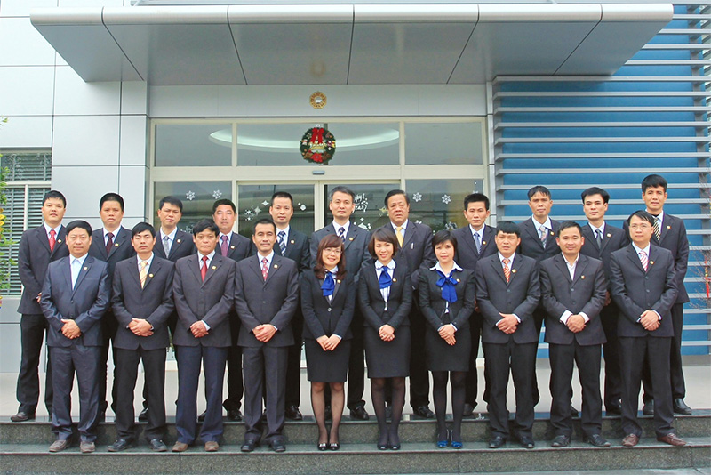 Đội ngũ nhân viên chuyên nghiệp tại Nhật Quang (Nguồn: Thép Nhật Quang)