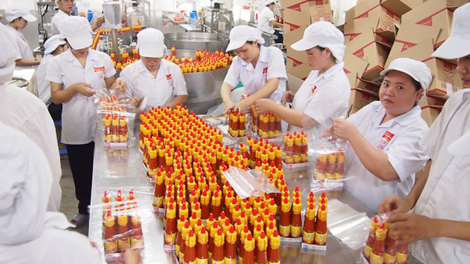 Nhân viên Cholimex Food lao động hăng say tại phân xưởng (Nguồn: thanhnien.vn)