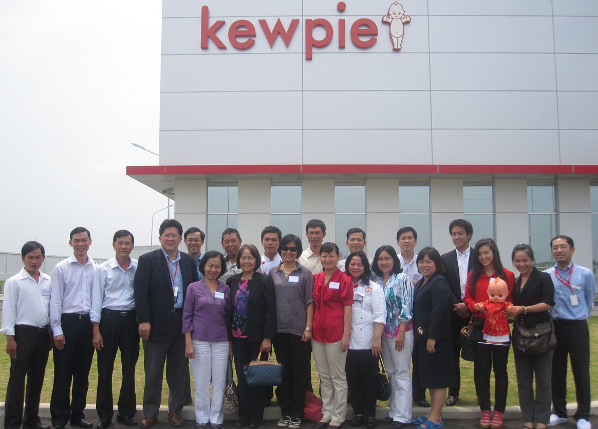 Hội đầu bếp chuyên nghiệp Việt Nam tham quan nhà máy Kewpie (Nguồn: vietnamchefs.com)