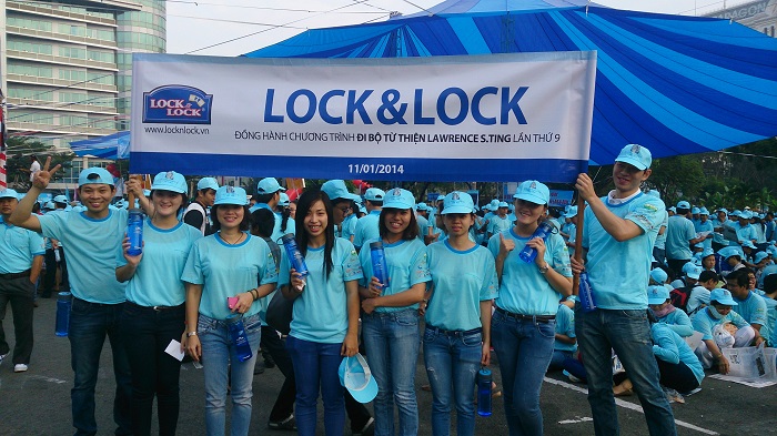 Nhân viên Lock & Lock tham gia hoạt động đi bộ gây quỹ từ thiện (Nguồn: locknlock.vn)