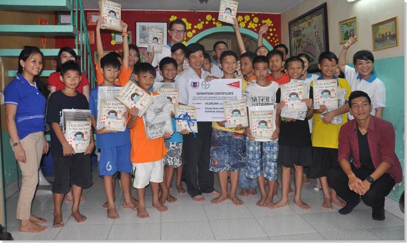 Bayer Việt Nam tặng quà cho các em học sinh (Nguồn: Bayer)