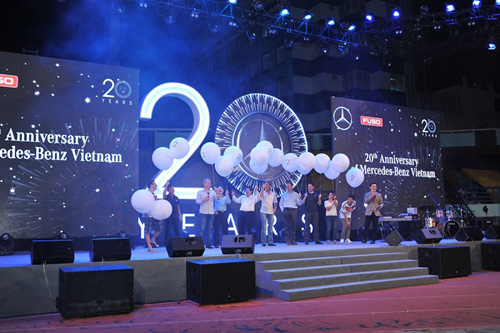 Mercedes-Benz  kỷ niệm 20 năm thành lập (Nguồn: Vietnamnet)