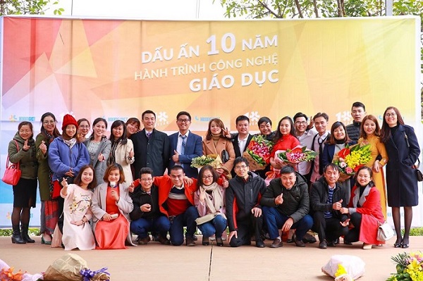 Đội ngũ nhân viên trẻ trung tại Hương Việt 