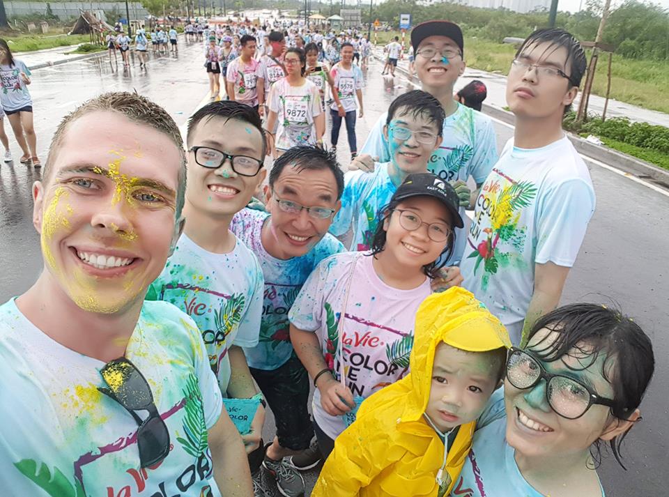 Nhân viên công ty tham gia các hoạt động team buiding thú vị
