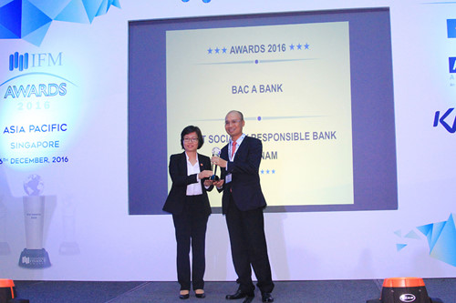 Bac A Bank nhận giải thưởng vì những đóng góp cho xã hội (Nguồn: Báo Kiến thức)