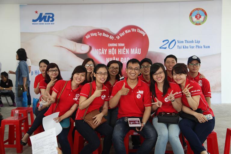 Các thành viên MB tham gia chương trình hiến máu nhân đạo (Nguồn: MB)