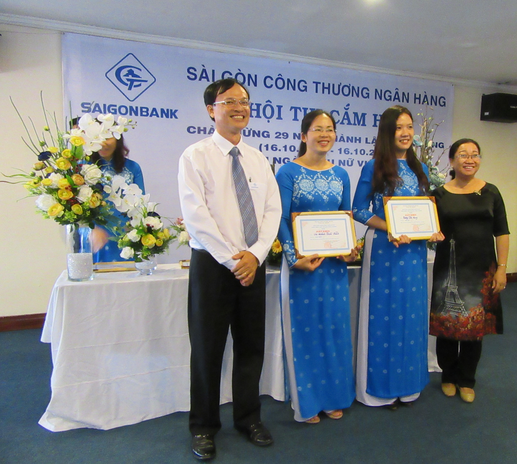 Hội thi cắm hoa dành cho các thành viên (Nguồn: Saigonbank)