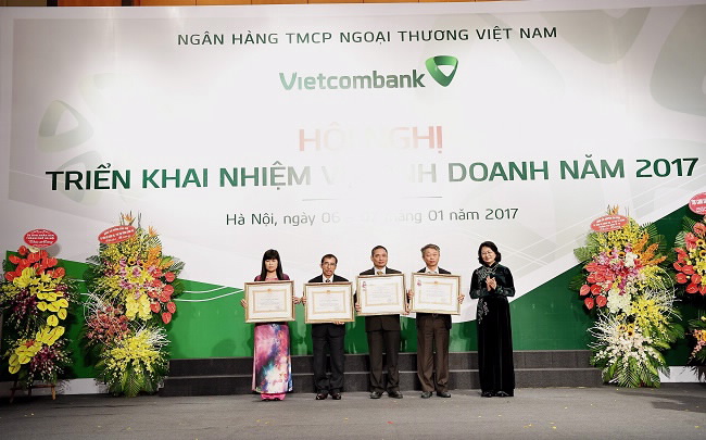 Vietcombank nhận bằng khen của Chủ tịch nước (Nguồn: Ngân hàng NN)